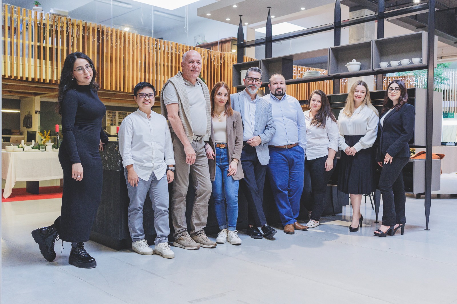 JoinwellFxb has carved a niche for itself as a purveyor of refined aesthetics and impeccable service. At the heart of this success is a dedicated team