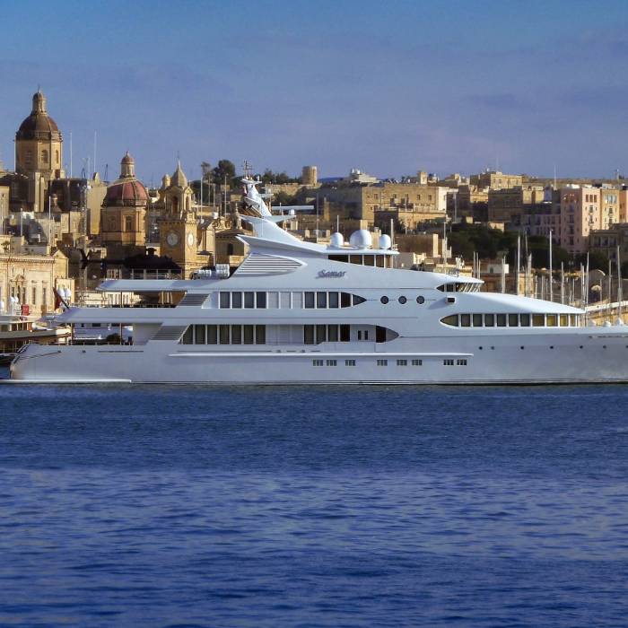 who owns mega yacht samar