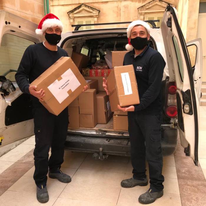 BOV Staff donate 300 boxes of food & €5,000 to the Foodbank Lifeline